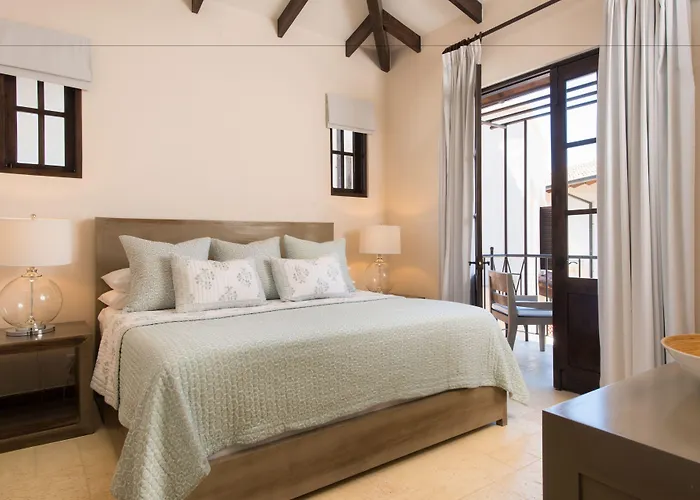 Hotel Catalinas Collection